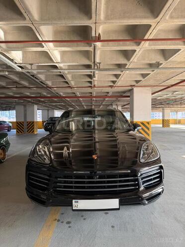 Porsche Cayenne-1