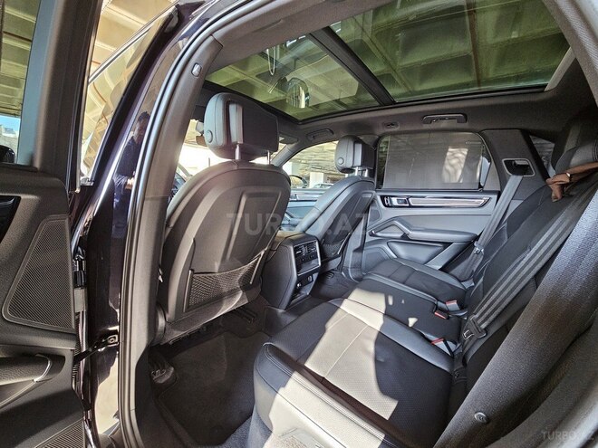 Porsche Cayenne-12