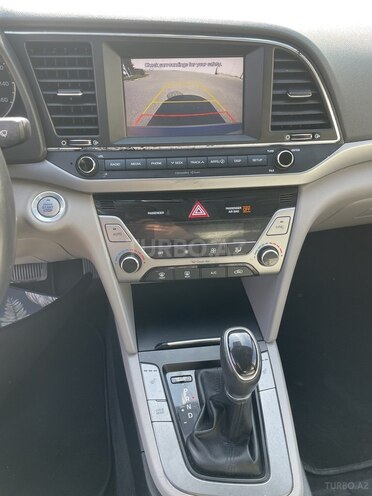Hyundai Elantra-8