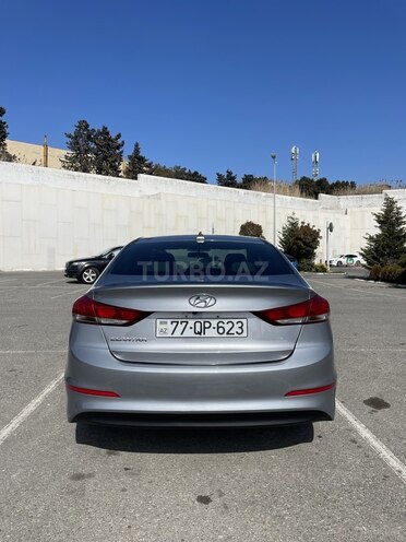 Hyundai Elantra-2