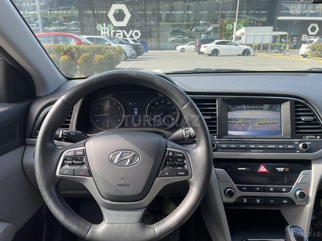 Hyundai Elantra-9