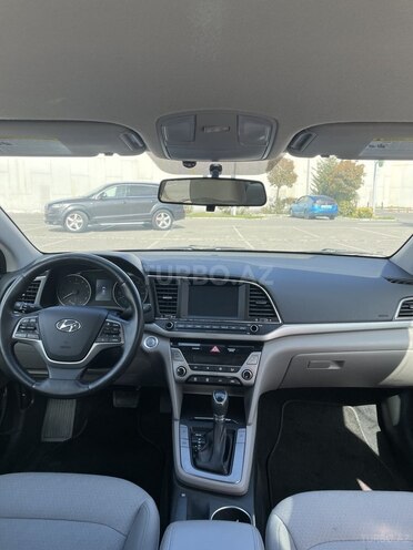 Hyundai Elantra-16