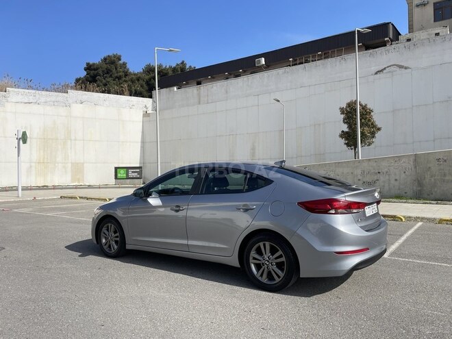 Hyundai Elantra-7