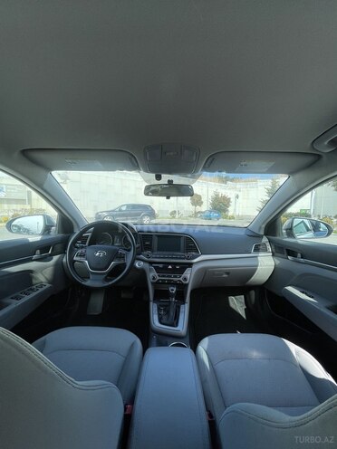 Hyundai Elantra-15
