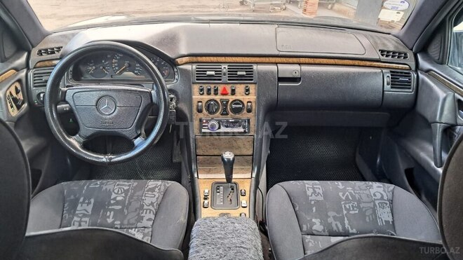 Mercedes E 320 1996, 300,000 km - 3.2 l - Bakı