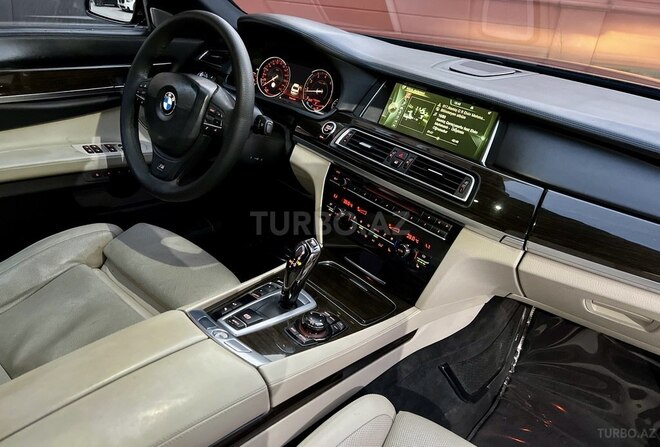 BMW 750 2013, 239,000 km - 4.4 l - Bakı