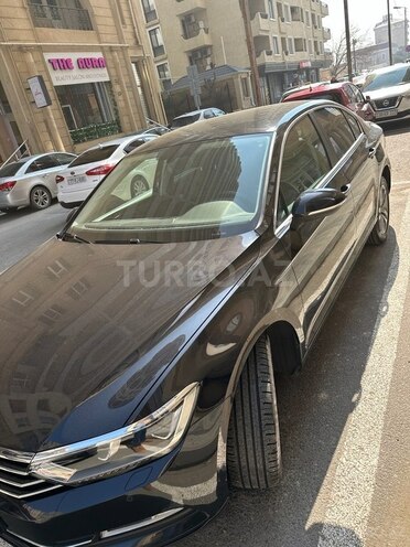 Volkswagen Passat 2018, 92,500 km - 1.8 l - Bakı