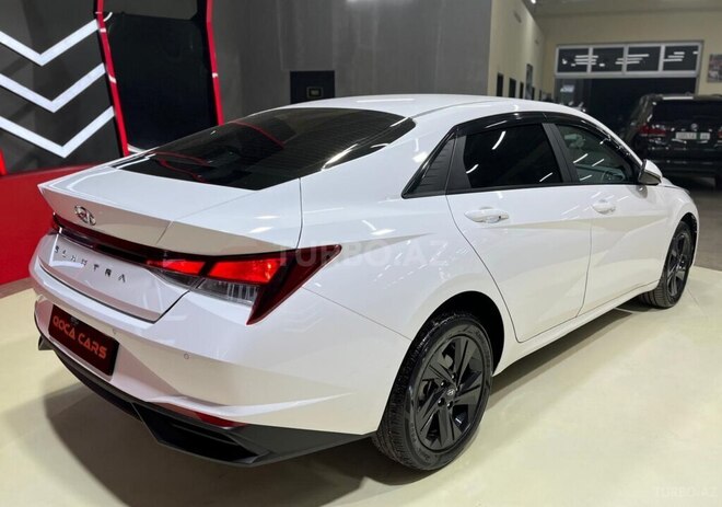 Hyundai Elantra-11