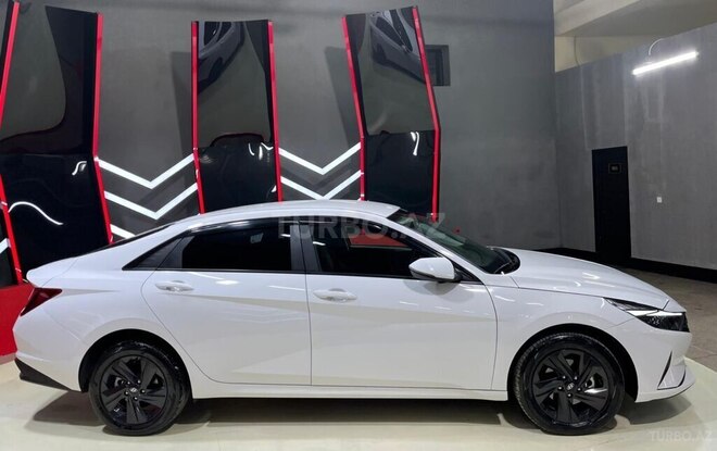 Hyundai Elantra-6