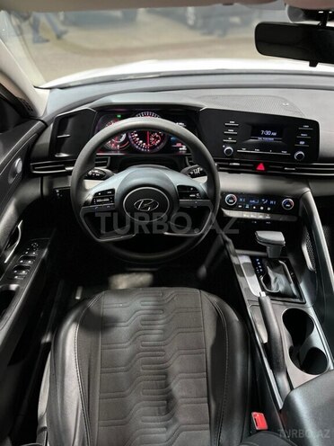 Hyundai Elantra-13