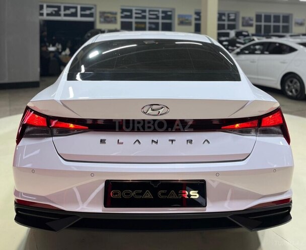 Hyundai Elantra-12