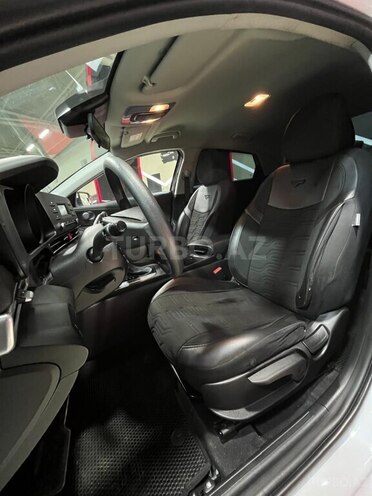 Hyundai Elantra-16