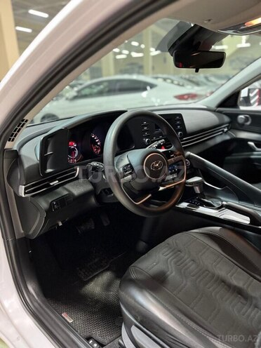 Hyundai Elantra-17