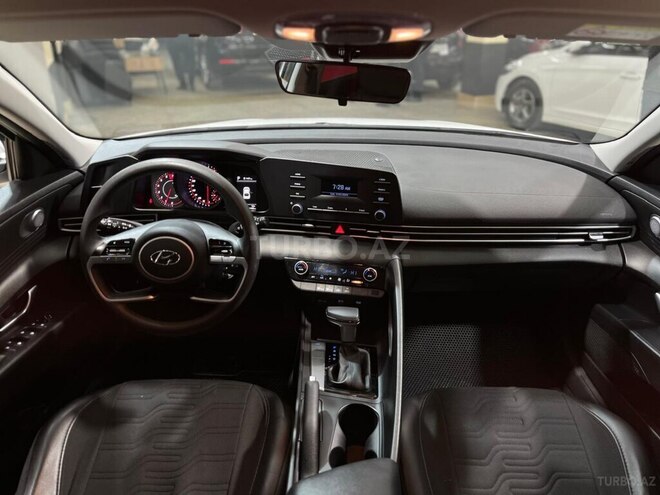 Hyundai Elantra-15