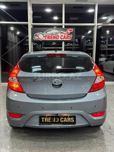Hyundai Accent-7