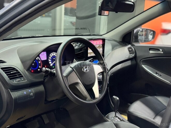Hyundai Accent-10