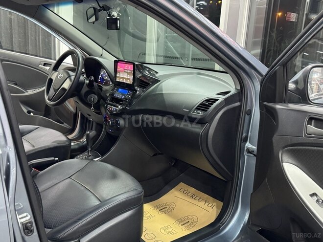 Hyundai Accent-11
