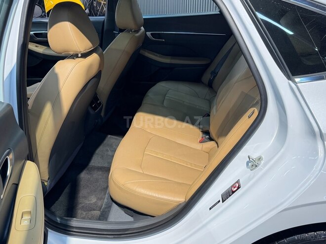 Hyundai Sonata-15