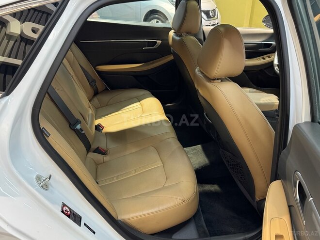 Hyundai Sonata-11