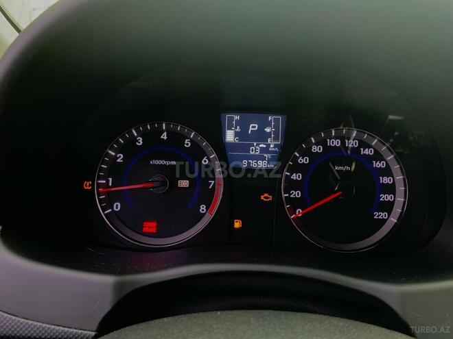 Hyundai Accent-3