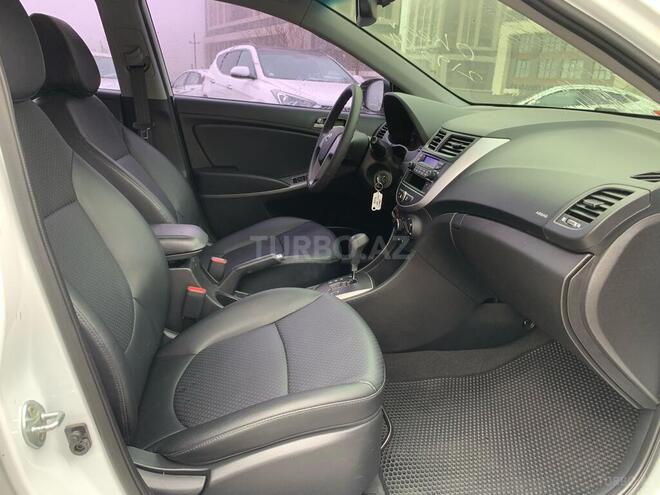 Hyundai Accent-6