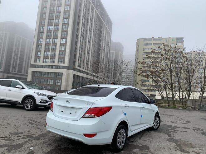 Hyundai Accent-2
