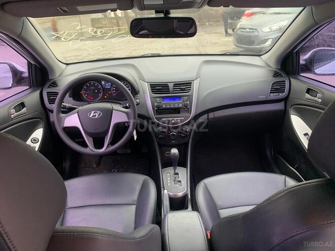 Hyundai Accent-4