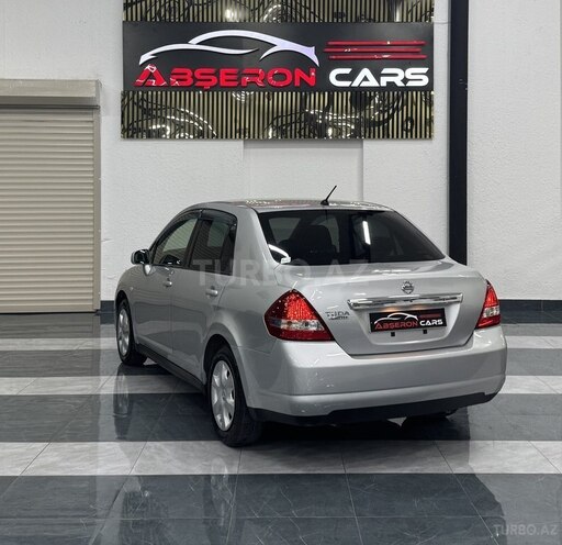 Nissan Tiida-6