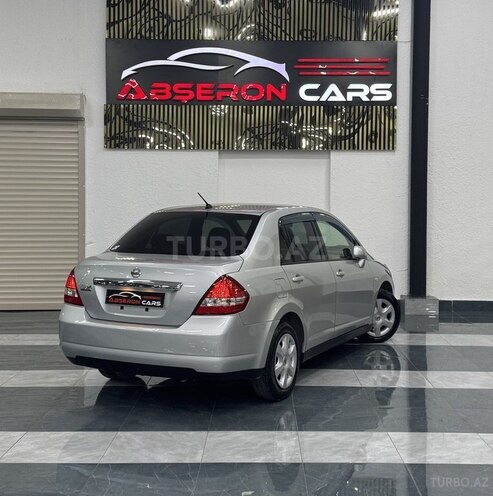 Nissan Tiida-11