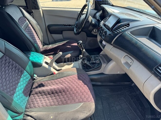 Mitsubishi L200-4