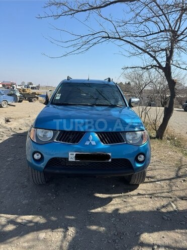 Mitsubishi L200-1