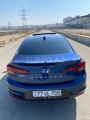 Hyundai Elantra-4