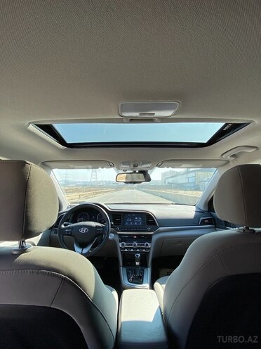 Hyundai Elantra-11