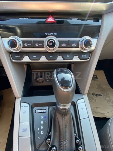 Hyundai Elantra-14