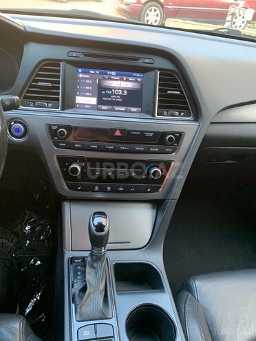 Hyundai Sonata-14