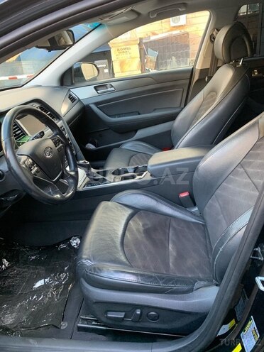 Hyundai Sonata-12