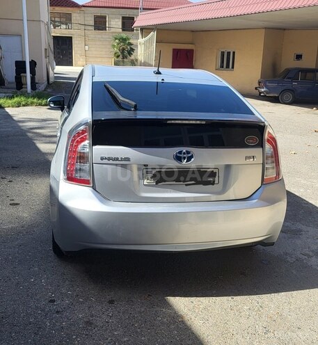 Toyota Prius-2