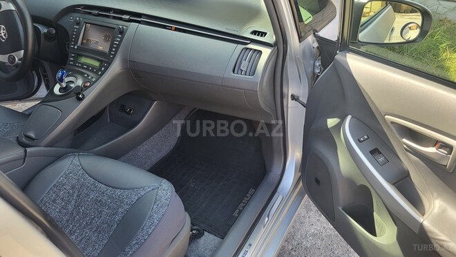 Toyota Prius-6