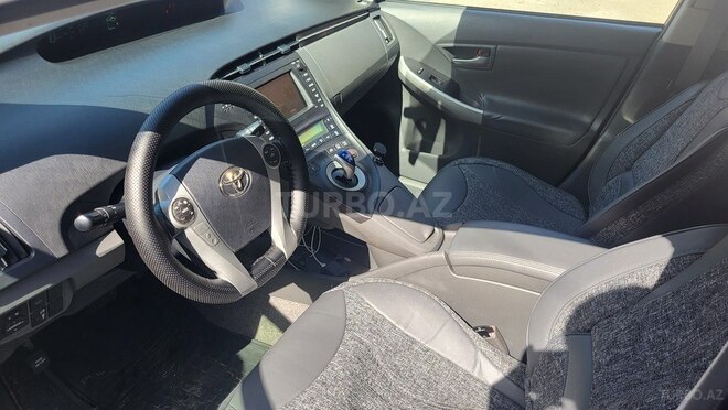 Toyota Prius-8