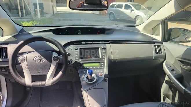 Toyota Prius-5