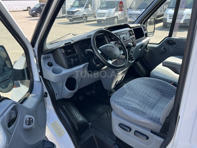 Ford Transit-15