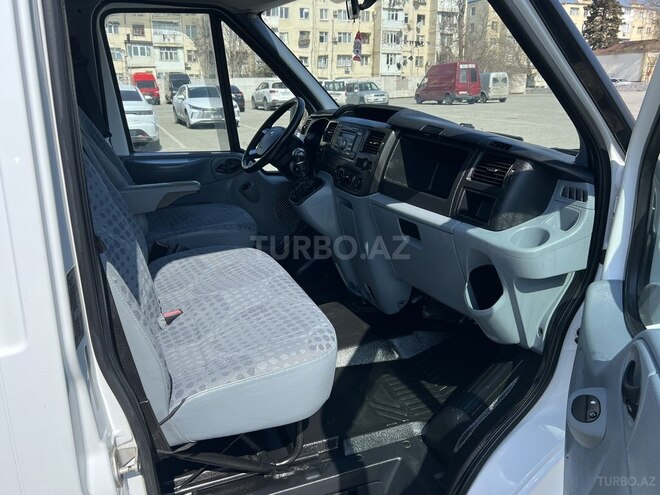 Ford Transit-12