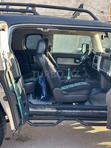 Toyota FJ Cruiser 2009, 46,000 km - 4.0 л - Bakı