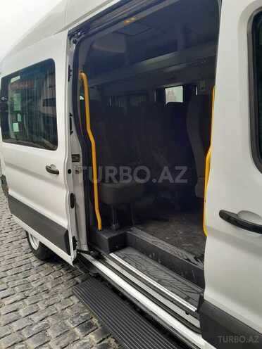 Ford Transit-8