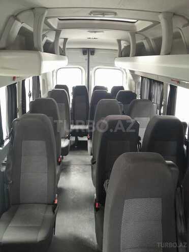 Ford Transit-10
