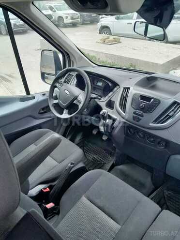 Ford Transit-14