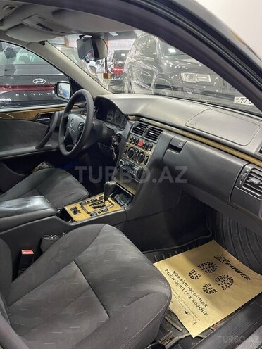 Mercedes E 280 2000, 330,600 km - 2.8 l - Sumqayıt