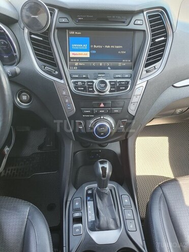 Hyundai Santa Fe-12