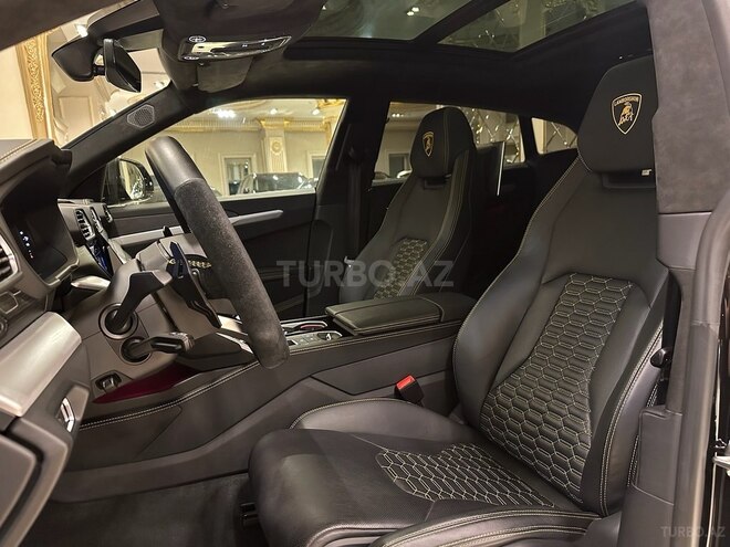 Lamborghini Urus-14