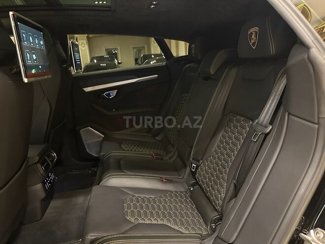 Lamborghini Urus-16
